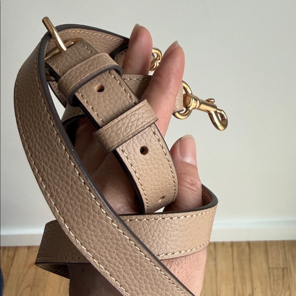 Coach Tan crossbody strap with Gold Hardware - Picture 2 of 10